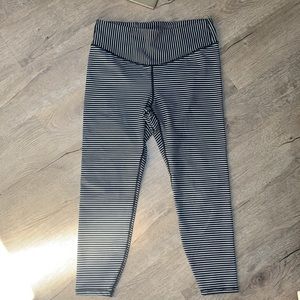 GAP  Black and White Stripe Yoga Pants. Si…
